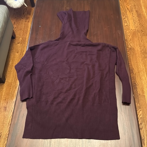 French Connection burgundy cowl turtleneck sweater size medium - Picture 5 of 5